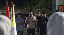 AKBP Agung Basuki mendampingi Ketua IKA PMII Tanjab Barat Suroso dan PC PMII saat Do'a Bersama (hms)