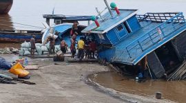 Kondisi Kapal Bermuatan Sembako, Pinang dan Bibit Kelapa Sawit Yang Karam Ditimpa Beton Pelabuhan (ist)