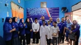 Ketua DPC Partai Demokrat Tanjab Barat Jamal Darmawan Sie, bersama Anggota DPRD Wildawati dan Pengurus bersama Anak Yang Akan Dilanjutkan Pendidikannya (ist)
