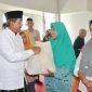 Bupati Anwar Sadat Serahkam Bantuan Sembako (pro)