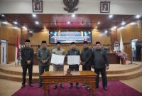 Ketua DPRD Hamndani Bersama Wakil Ketua dan Sekretaris Beserta Bupati, Wakil Bupati (hms)