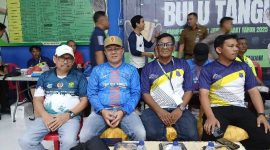 Ketua Umum Pengkab PBSI Tanjab Barat H Abdullah, Ketua KONI Jamal Darmawan Sie bersama Pengprov PBSI Jambi (ist)
