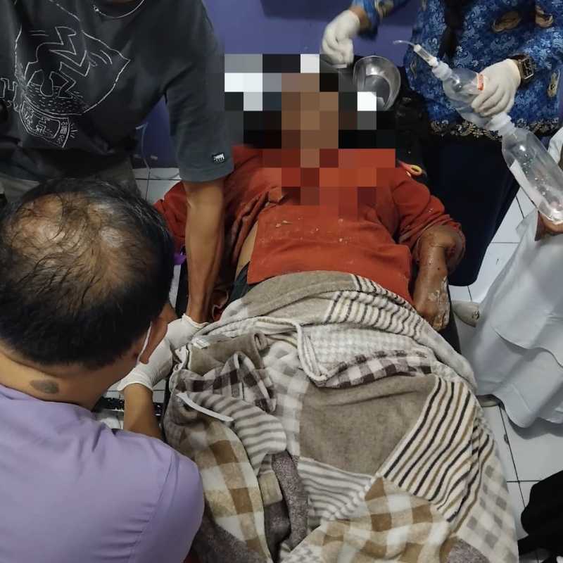 Salah Seorang Korban Saat Mendapatkan Perawatan Dari Petugas Medis (hms) 