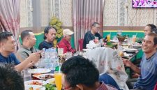 Ketua DPRD Tanjab Barat Hamdani Pererat Silaturrahmi Dengan Wartawan (sj)
