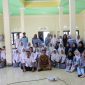 Kasi Tikkim Mursalim Bersama Guru dan Siswa Siswi SMAN 5 Tanjab Timur (dok tikkim)