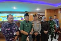 Bupati Tanjab Barat Anwar Sadat Didampingi Kadinkes Zaharuddin dan Forkopimda (ist)