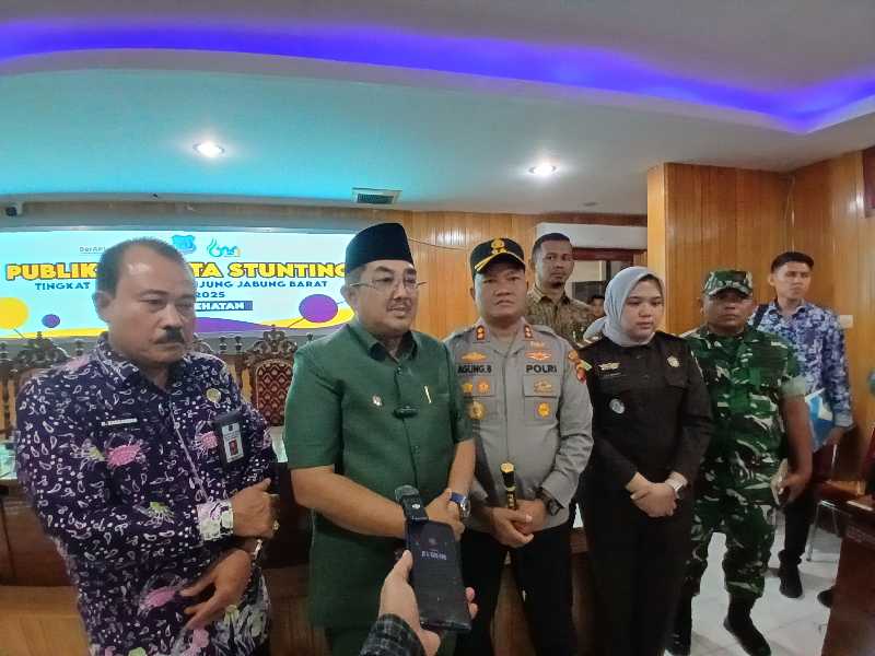 Bupati Tanjab Barat Anwar Sadat Didampingi Kadinkes Zaharuddin dan Forkopimda (ist)