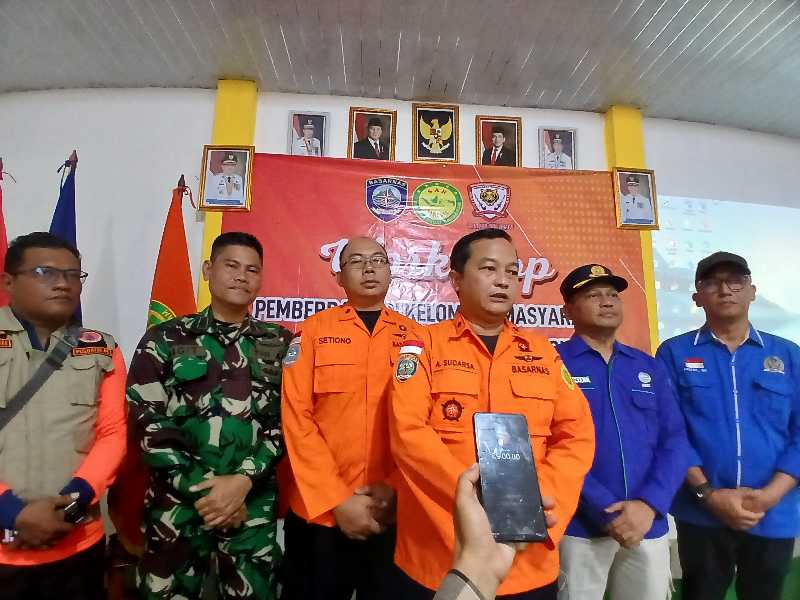 Kepala Basarnas Jambi Adah Sudarsa dan Jajaran Bersama Perwakilan Komisi V DPR RI, Kodim 0419/Tanjab dan BPBD Tanjab Barat (ist)