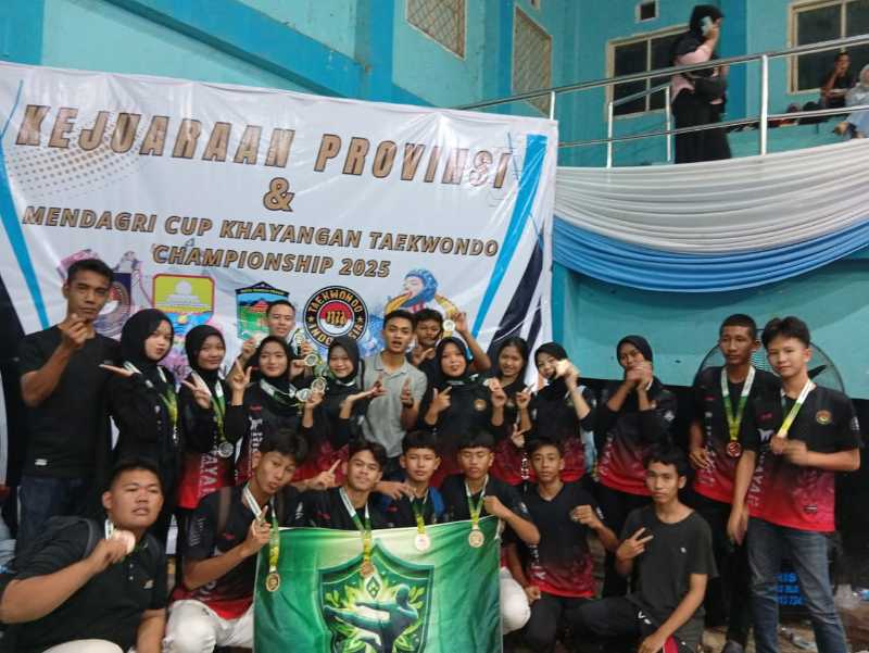 Atlet Taekwondo Tanjab Barat Bersama Official (ist)