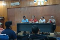 Ketua Umum KONI Tanjab Barat Jamal Darmawan Sie dan Pengurus Bersama Ketua PBSI H Abdullah (hms)