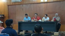 Ketua Umum KONI Tanjab Barat Jamal Darmawan Sie dan Pengurus Bersama Ketua PBSI H Abdullah (hms)