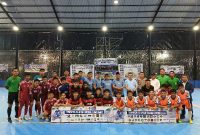 Bupati Anwar Sadat Bersama Ketua ASKAB, AFKAB, Plt Dinas Parpora, Ketua KONI dan Kapolsek Tungkal Ilir Bersama Pemain Partai Final (ist)