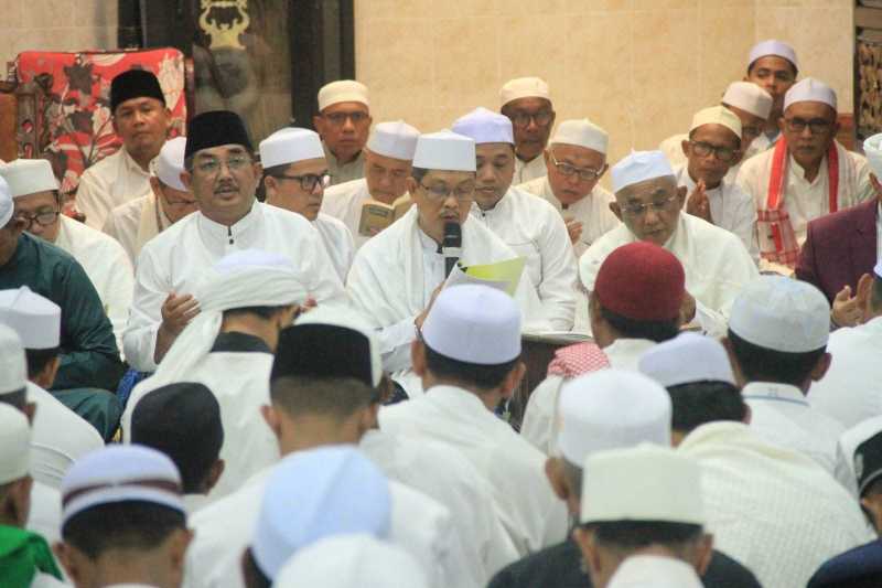 Bupati Anwar Sadat Hadiri Majelis Zikir dan Haul Akbar Sulthanul Aulia Syekh Abdul Qadir Al-Jailani (pro)
