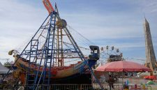 Kora-Kora Salah Satu Wahana Hiburan Pasar Malam Meriahkan HUT ke-80 TNI (hms)