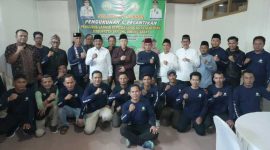 Facruddin Razi Bersama Bupati Tanjab Barat Anwar Sadat, Ketua KMJKS, LPJKS Serta Pengurus LPJKS Yang Dikukuhkan (Ist)