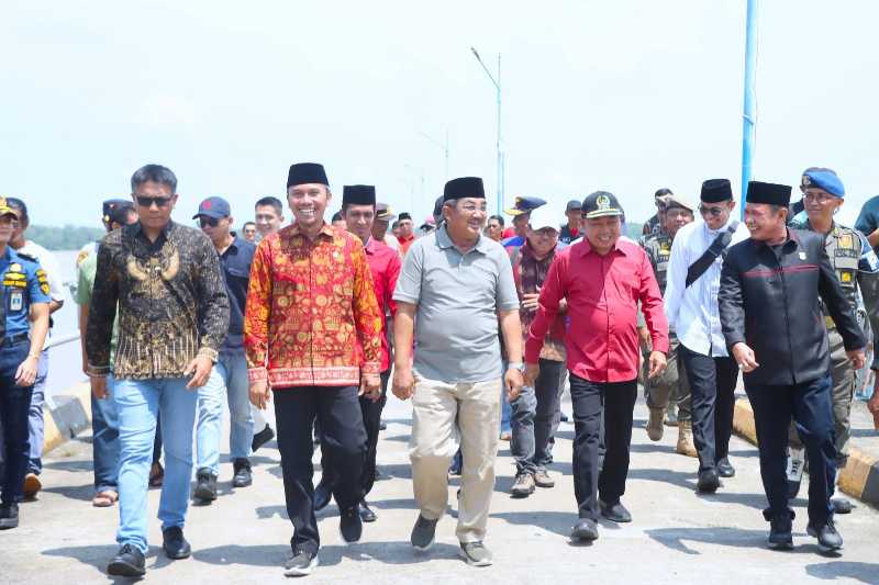 Bupati Anwar Sadat Bersama Ketua DPRD Hamdani Dampingi Edi Purwanto Saat Reses (pro)