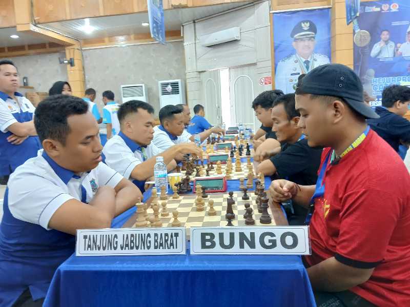 Atlet Catur Beregu Putra Tanjung Jabung Barat Saat Bertanding Melawan Pecatur Kabupaten Bungo (ist)