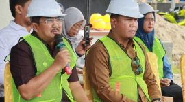 Bupati Tanjab Barat Anwar Sadat Didampingi Sekda Hermansyah Berikan Arahan Kepada Peserta Pelatihan (pro)
