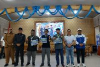 Ketua Percasi Tanjab Barat H Muh Sjafril Simamora, Ketua KONI, Plt Sekdis Parpora, Sekda dan Para Juara Turnamen Catur (ist)