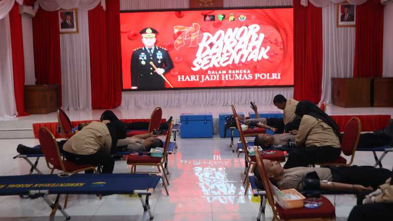 Kegiatan Donor Darah Memperingati Hari Jadi Ke-74 Humas Polri di Reconfu Mapolres Tanjab Barat (hms)