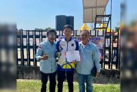 Jamil Darmawan Sie dan Pengurus Bersama Atlet PASI Tanjab Barat M Ikhsan Febriono Yang Dinyatakan Lulus Tes Bintara TNI AD (ist)