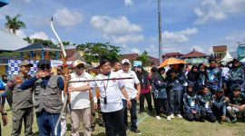 Plt Kadis Parpora H Angsori, S. Ag., M. H Melepaskan Anak Panah Tandai Dimulainya Kejurprov Panahan Jambi 2025 (ist)