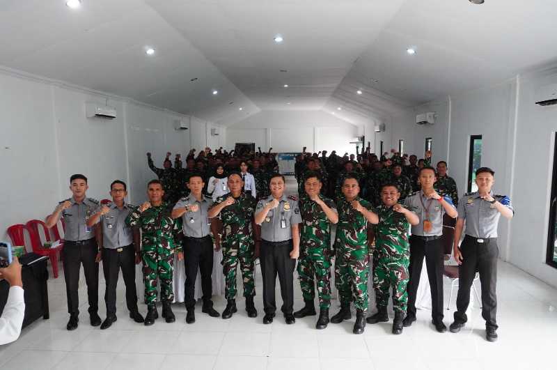 Kepqlq Imigrasi dan Jajaran Bersama Pabungdim 0419/Tanjab Beserta Perwira Maupu. Prajurit Kodim 0419/Tanjab (pentjb)