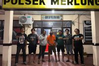 Pelaku (Baju Orange) Yang Diamankan Unit Reskrim Polsek Merlung (hms)
