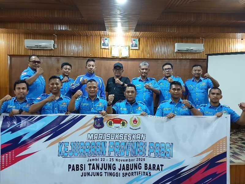 Plt Kadis Parpora H Angsori Bersama Sekretaris Umum KONI Cecep, Ketua Umum PABSI Syamsul Juhari, Official dan Atlet (ist)