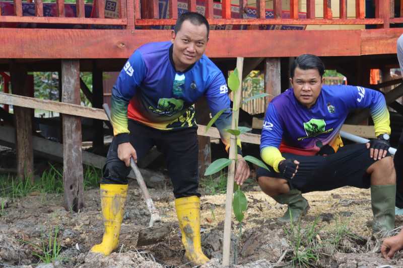 Kapolres Tanjab Barat AKBP Agung Basuki Bersama Waka Polres Kompol Johan Christy Silaen (hms)