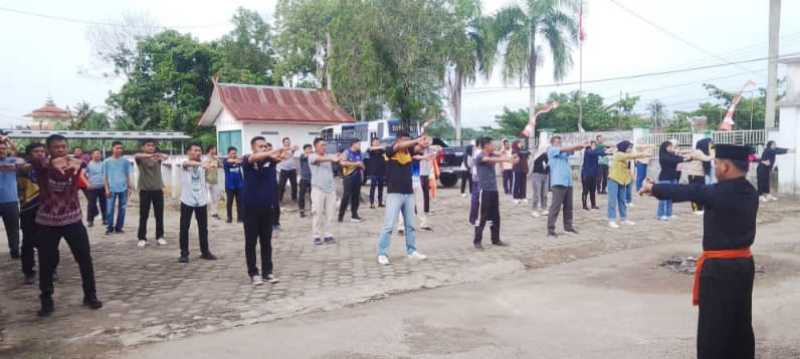 Kegiatan Latihan Pencak Silat di Halaman Dishub Batang Hari (ist)