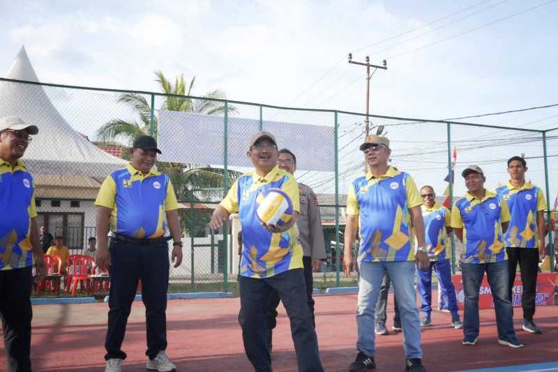 Bupati Tanjab Barat Anwar Sadat Buka Turnamen Bola Voli Putra Dinas PUPR Cup (pro)