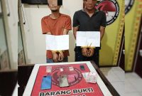 Kedua Pelaku dan Barang Bukti Yang Diamankan Petugas (hms)