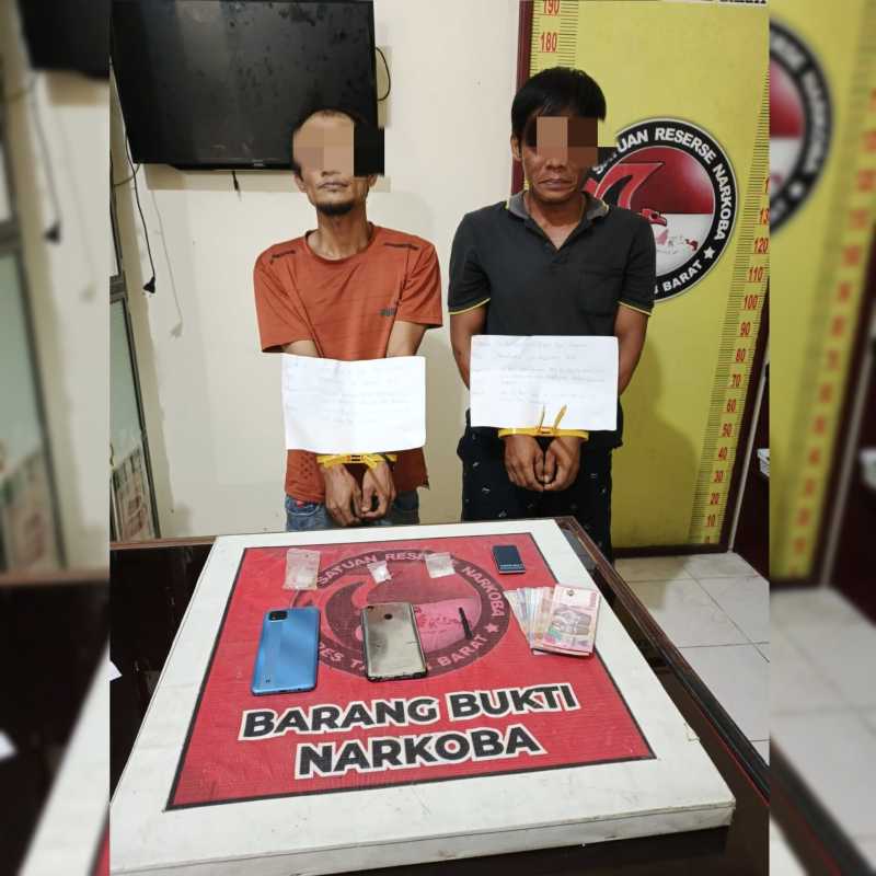 Kedua Pelaku dan Barang Bukti Yang Diamankan Petugas (hms)