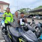 Petugas Satlantas Polres Tanjab Barat Melakukan Serah Terima Kendaraan Yang Sudah Dilengkapi Kepada Pemilik dan Sudah Membuat Surat Pernyataan (ist)