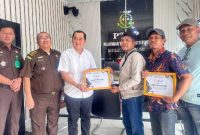 Pemberian Sertifikat di Kejati Jambi (Geram)