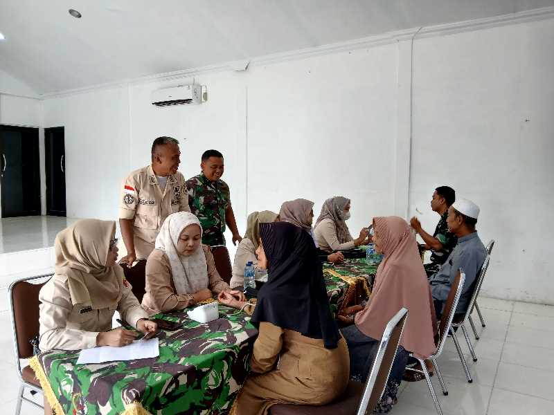 Pasiten Dim 0419/Tanjab Kapten Inf Rudi C Marpaung Memantau Kegiatan Bhakti Kesehtaan Hari Juang Kartika (ist)