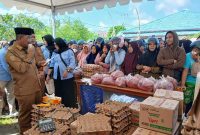 Bupati Anwar Sadat Saat Hadir Langsung di Operasi Pasar (ist)