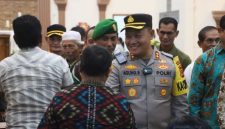Kapolres Tanjab Barat AKBP Agung Basuki Saat Peninjuan Kegiatan Ibadah di Gereja (hms)