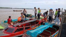 AKBP Agung Basuki dan Personel Saat Pengecekam Alat Keselamatan Moda Transportasi Sungai (ist)