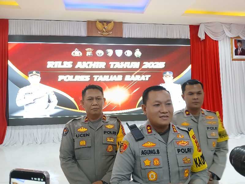 AKBP Agung Basuki Didampingi Waka Polres Kompol Johan Christy Silaen dan Kasi Humas Ipda Ucen S Kasih (ist)