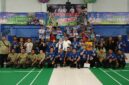 Wabup Tanjab Barat Katamso Didampingi Ketua GOW Marina Septiani, Ketua KONI, Unsur Forkopimda, Panitia, Wasit dan Pebulutangkis Peraih Juara (ist)