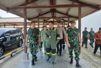 (Kiri) Pangdam XX/TIB Mayjen TNI Arief Gajah Mada, Field Manager PetroChina Arif Hari Suseno, Dandim 0419/Tanjab Letkol Inf Zulhiardi Saat Kunjungan di PetroChina (ist)