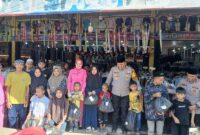 Kapolres Tanjab Barat AKBP Maulia Kuswicaksono, Wakapolres Kompol Andi Musahar, Ketua Bhayangkari dan Pengurus bersama Anak-Anak Panti Asuhan Usai Belanja Baju Lebaran (ist)