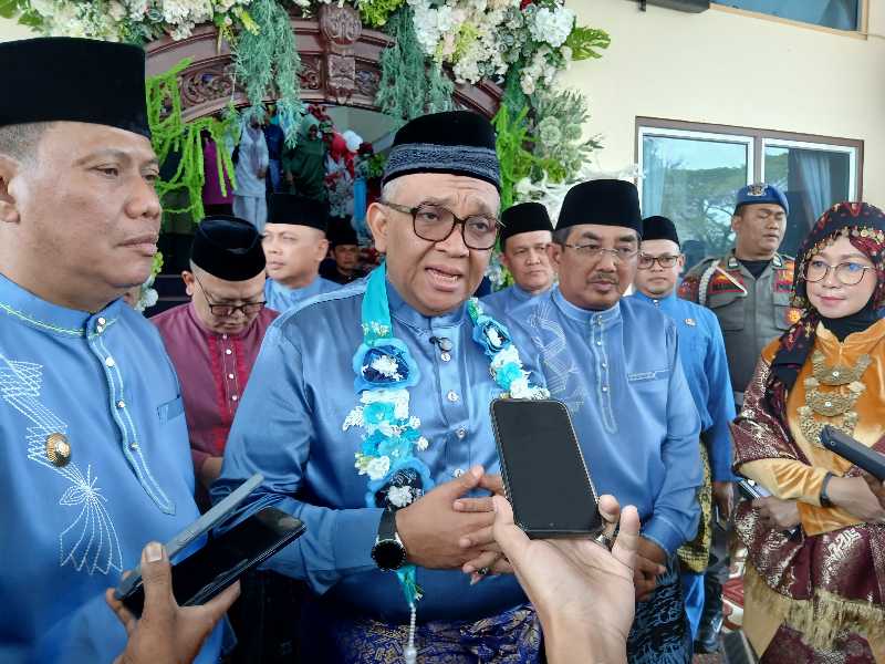 Wakil Menteri Tenaga Kerja Afriansyah Noor Bersama Bupati Tanjab Barat Anwar Sadat dan Wakil Bupati Katamso (ist)
