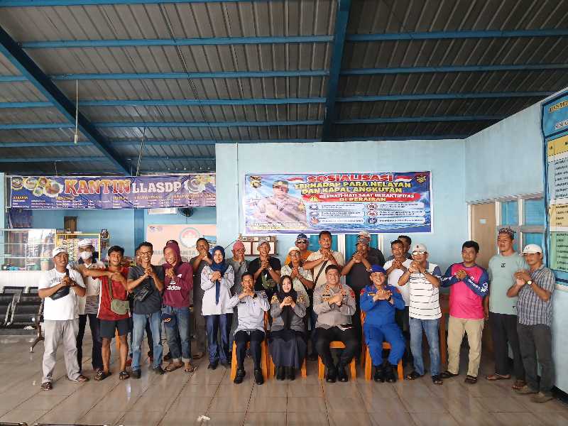 Kapolres Tanjab Barat AKBP Ramadhanil Bersama Pengusaha, Sopir Speedboat, Kasatpolair Iptu Abdel Haris dan pihak Dishub (ist)