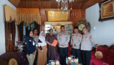 Kapolres Tanjqb Barat AKBP Ramadhanil Didampingi Wakapolres, Kabag SDM, Kasat Lantas, Kasi Dokkes Bersama Aipda Juria Jaya dan Istri (ist)