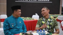 Wakil Bupati Tanjab Barat Katamso Berbincang Dengan Dandim 0419/Tanjab Letkol Inf Zulhiardi (ist)