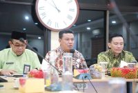 Wabup Tanjab Barat Katamso Bersama Asisten II Bidang Ekbang Firdaus Khattab dan Pihak PLN UP3 Jambi (pro) 