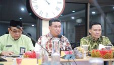 Wabup Tanjab Barat Katamso Bersama Asisten II Bidang Ekbang Firdaus Khattab dan Pihak PLN UP3 Jambi (pro) 